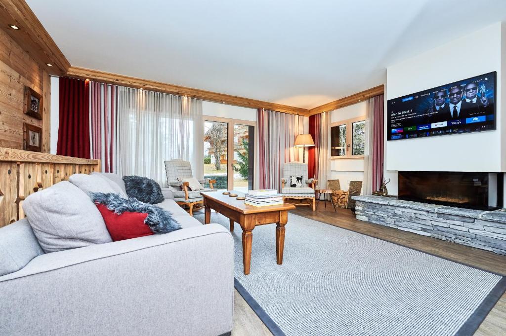 Route de Tsarbouye 17, 4BR, Les Dauphinelles